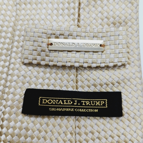 DONALD TRUMP | 100% silk Signature Collection woven neck tie - Picture 4 of 5